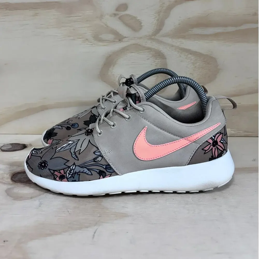 Nike - Roshe One Tropical Floral - Athletic - Beige - Women's - 8 - 749986-281